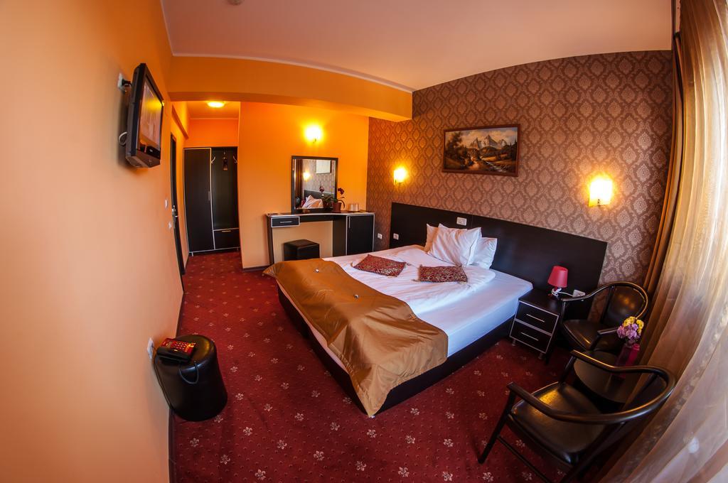 Carpatic Hotel Predeál Kültér fotó