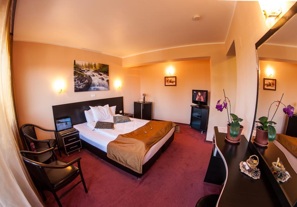 Carpatic Hotel Predeál Szoba fotó