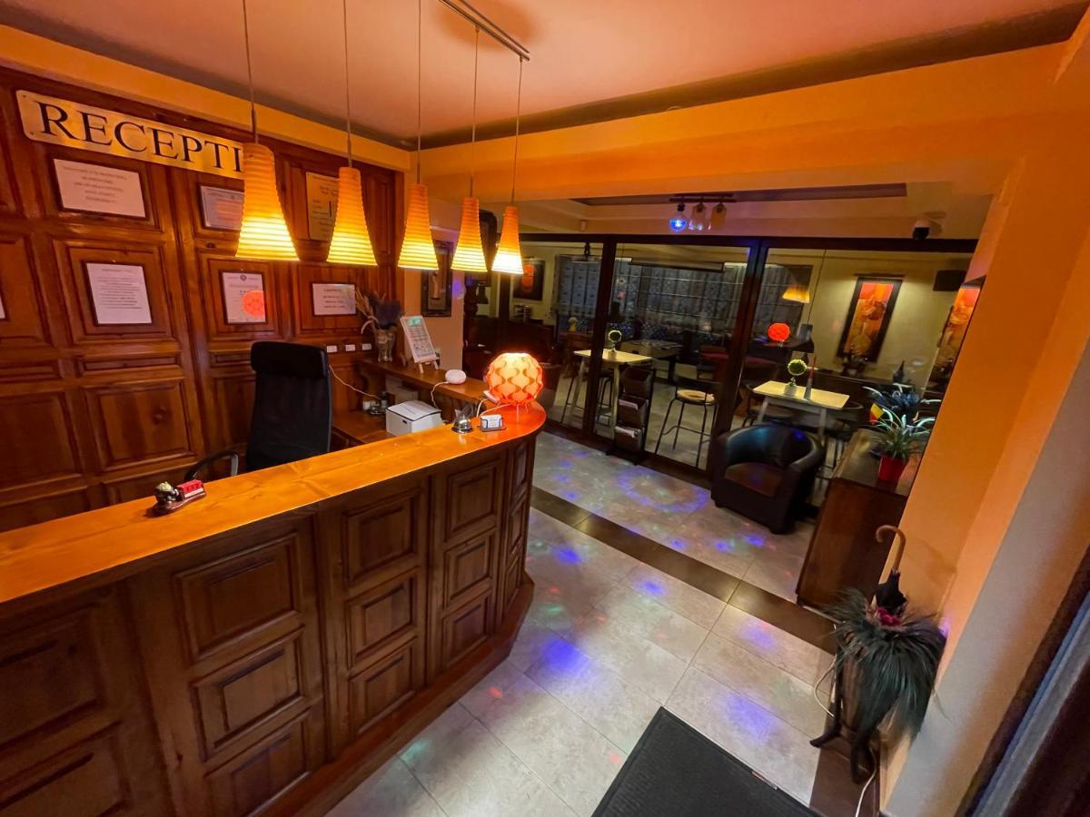 Carpatic Hotel Predeál Kültér fotó